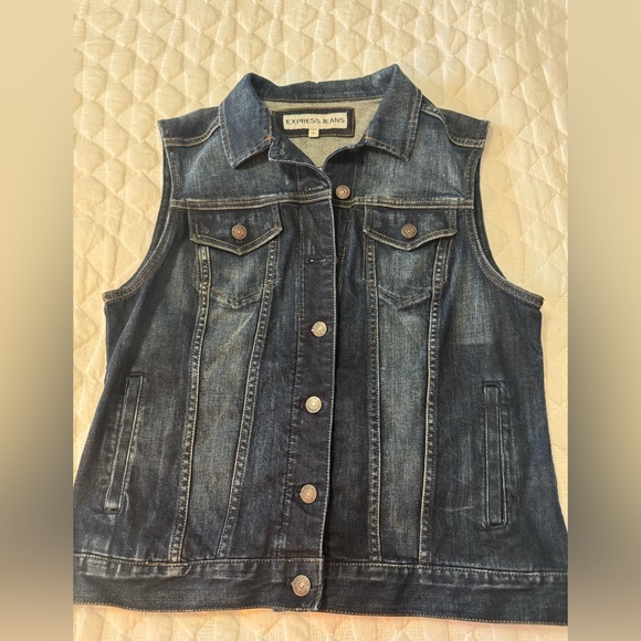 Express Vest - Picture 2 of 8